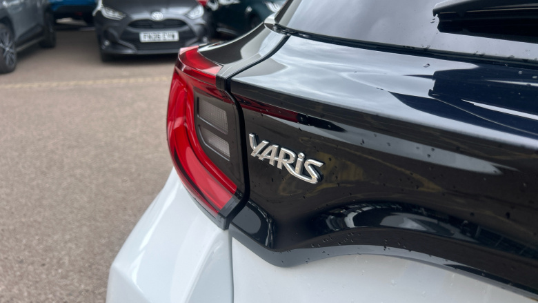 Toyota Yaris 1.5 Hybrid Design 5dr CVT Hybrid Hatchback